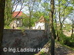Tovačov, Zámek - hradby